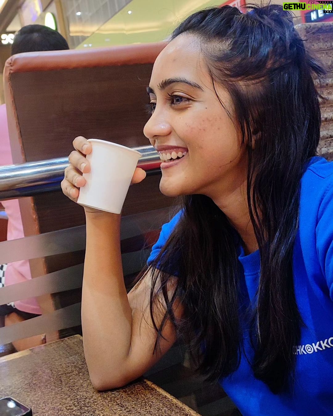 Amika Shail Instagram - Giggles 😉🌍 . . . #AmikaShail #candid #instamood #ootd #instagood #instadaily