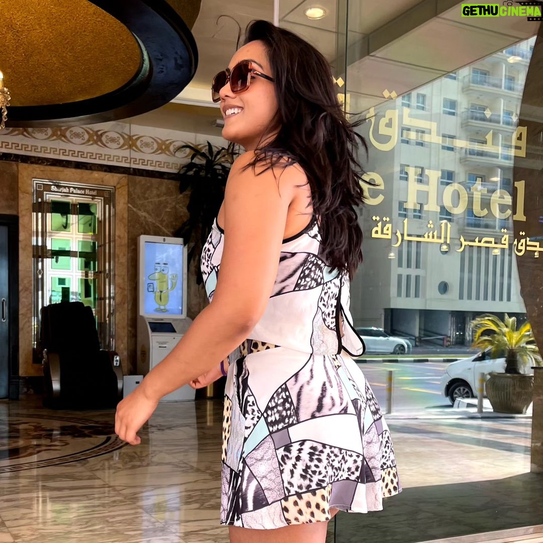 Amika Shail Instagram - Sharjah ❤️ Though it was like I am in an oven but also posing is more important 🤣 . . . #AmikaShail #sharjah #dubai #uae #arab #street #pose #instagood #uae🇦🇪