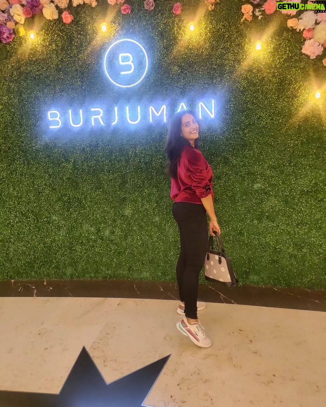 Amika Shail Instagram - DUBAI ...Here I am ❤️ . . 🕐 @justcavalli_official Styled by @leecooperindia 👜 @allensollyindia . #AmikaShail #dubai #arab #instadaily #dubailife Dubai