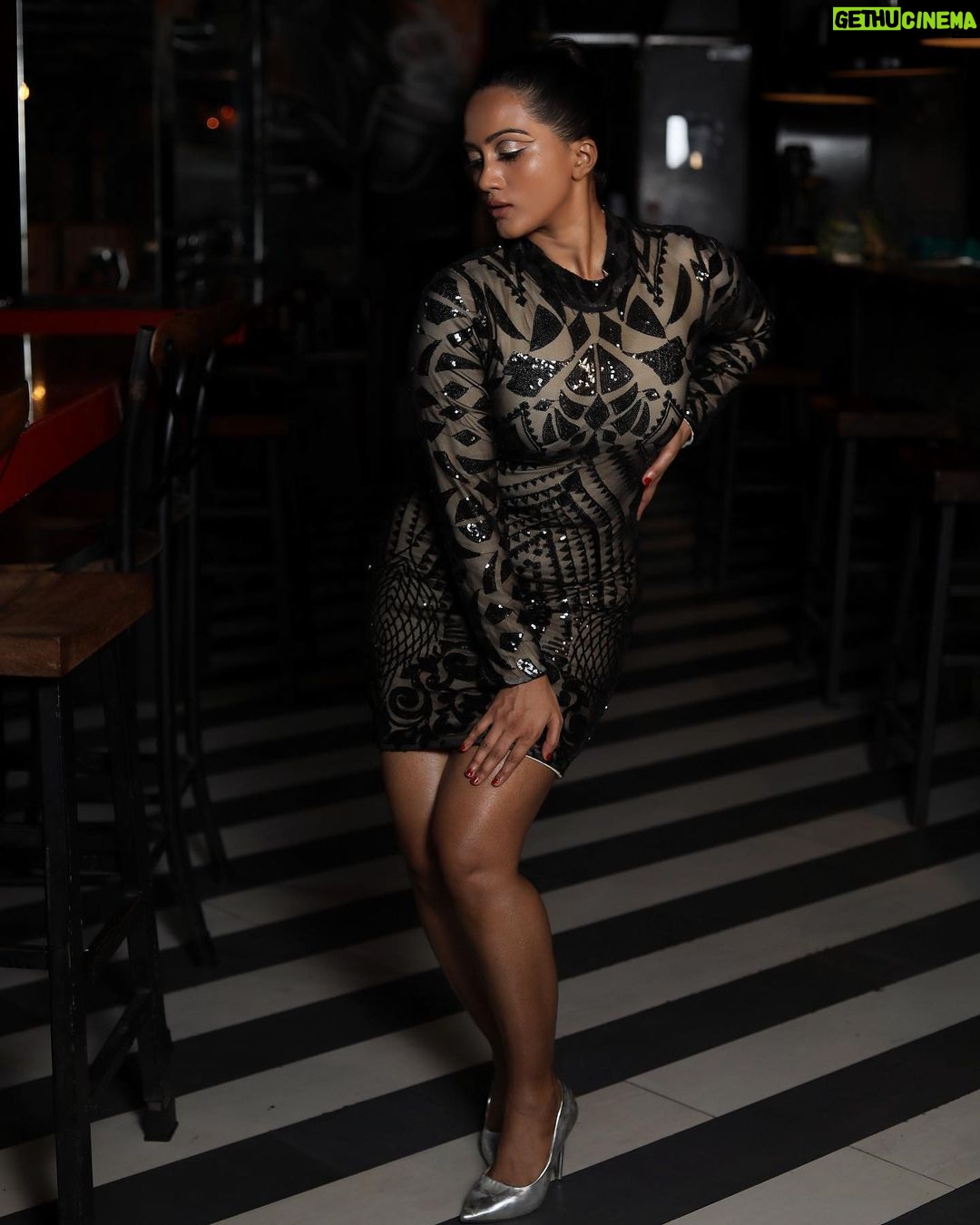 Amika Shail Instagram - 🖤🧡 Capture by @portraitdeewana MUA by @dglam_by_dipz Styled by @nmore_mumbai Location @truetrammtrunk . . . #AmikaShail #portraitdeewana #candid #ootd #picoftheday #instafashion #instamood #instadaily True Tramm Trunk