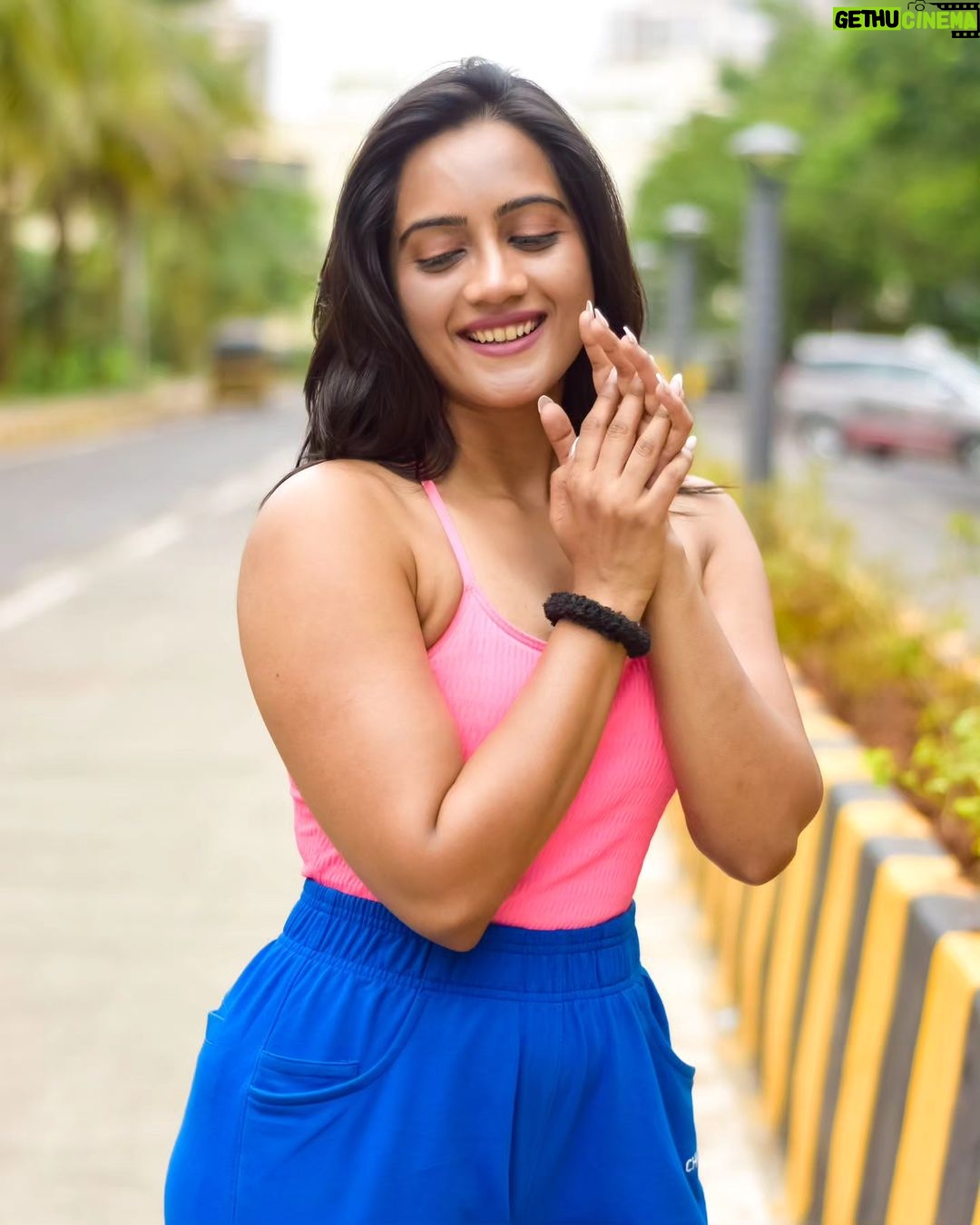 Amika Shail Instagram - Which pink is this ? πΈπ . . Click @pixtur0graphy . . #AmikaShail #pink #hotpink #instagood #instadaily #hot #ootd