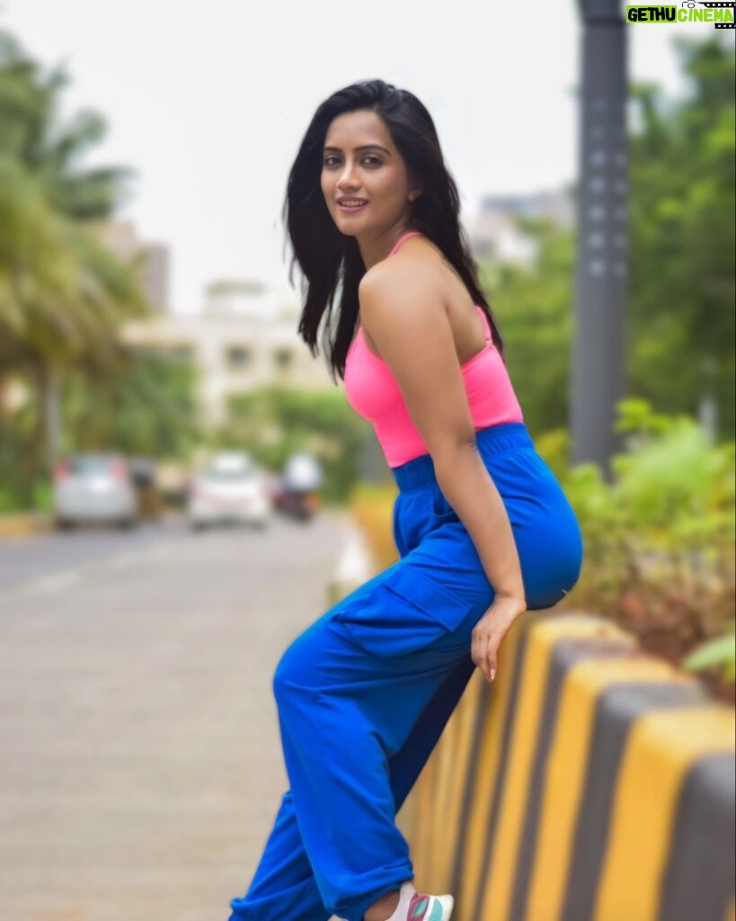 Amika Shail Instagram - Which pink is this ? 🌸🍑 . . Click @pixtur0graphy . . #AmikaShail #pink #hotpink #instagood #instadaily #hot #ootd