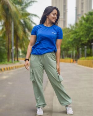 Amika Shail Instagram - I prefer Style with comfort.. Wearing @chkokko ❤️🌍
.
.
.
#AmikaShail #chkokko #sport #sportwear #fitness #friday #instagood