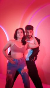 Amika Shail Instagram - Leke Prabhu ka naam 😍 . . With @amikashail 🫶 . #dance #tiger3 #trending #viral #salmankhan #katrinakaif #explorepage #instagram #reelsindia #choreography Mumbai, Maharashtra