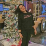 Amika Shail Instagram – Merry Christmas 🎄🎁
black hoodie 🧥 by @amikashailmerchandise 
You can also buy ..LINK in BIO..
.
.
.
#Amikashail #christmastime #merrychristmas #santaclaus #christmaslights #christmasdecor #merrychristmas🎄