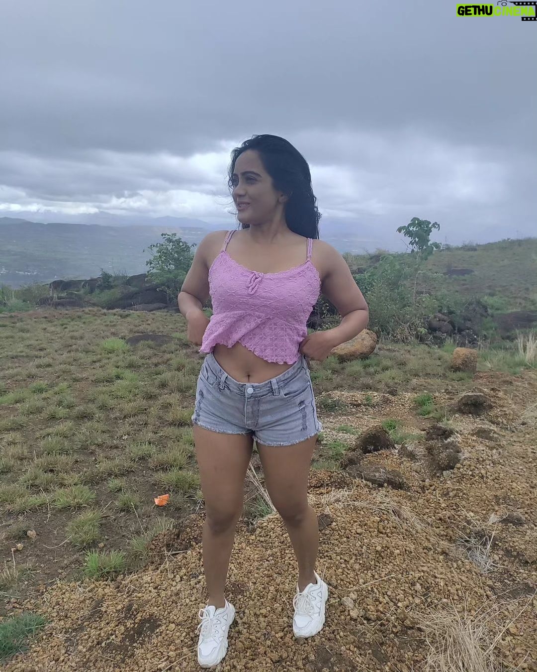 Amika Shail Instagram - 💕💕 . . #Amikashail #shootmode #pink