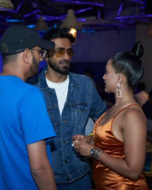 Amika Shail Instagram - Wish me if you didn't yet 🤣
.
.
Thanks @cavaloungebar @rahulkashyap.___ for the amazing party & accomodation 🎉❤️
.
.
#AmikaShail #birthdaygirl #birthday #cavalounge #party #birthdaycelebration