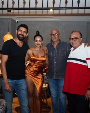 Amika Shail Instagram - Wish me if you didn't yet 🤣
.
.
Thanks @cavaloungebar @rahulkashyap.___ for the amazing party & accomodation 🎉❤️
.
.
#AmikaShail #birthdaygirl #birthday #cavalounge #party #birthdaycelebration