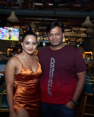 Amika Shail Instagram - Wish me if you didn't yet 🤣
.
.
Thanks @cavaloungebar @rahulkashyap.___ for the amazing party & accomodation 🎉❤️
.
.
#AmikaShail #birthdaygirl #birthday #cavalounge #party #birthdaycelebration
