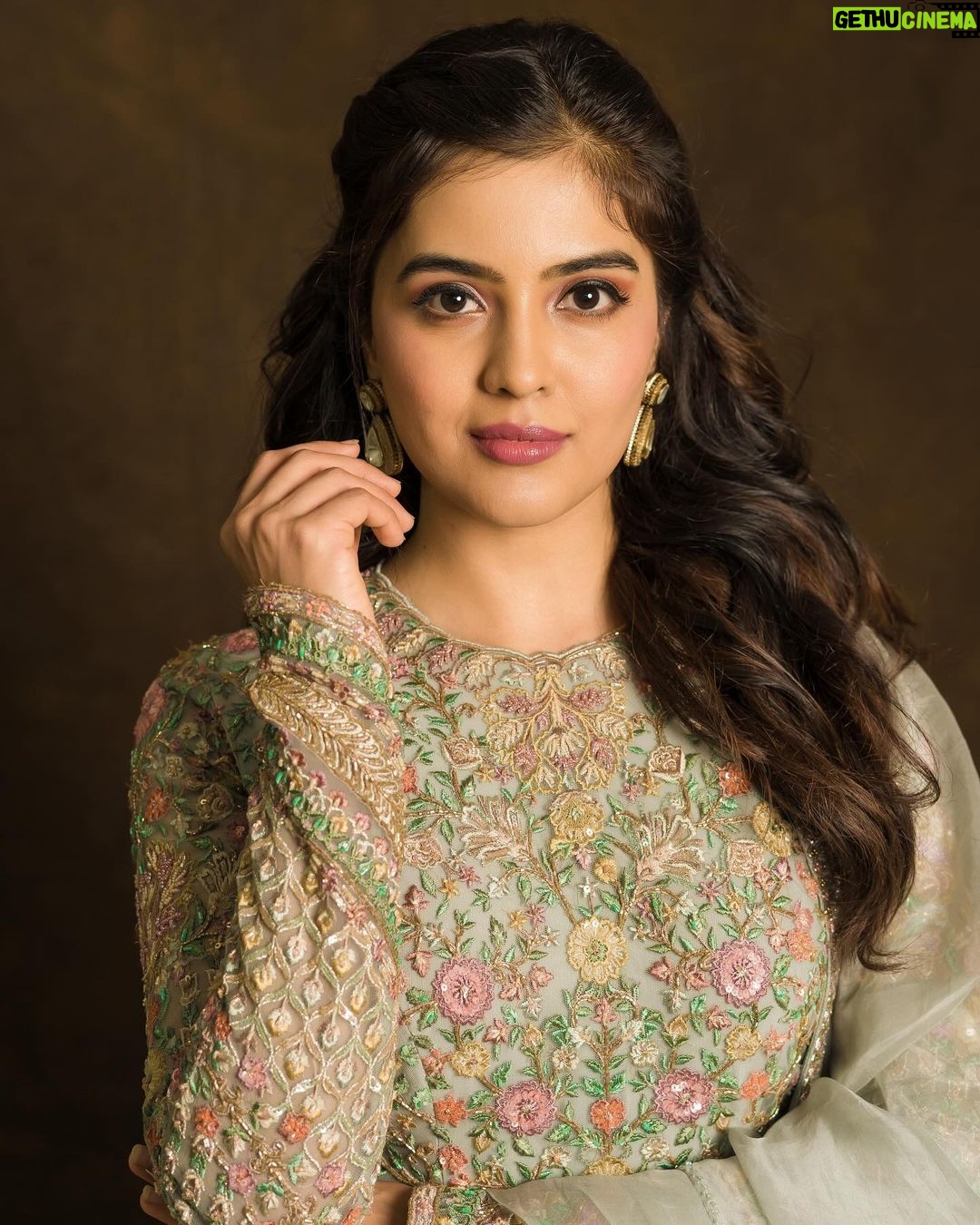 Amritha Aiyer Instagram - If you stay positive in a negative situation you Win !! . Outfit - @shyamalbhumika Jewellery - @rubans.in @oakpinionpr Styled - @shrushti_216