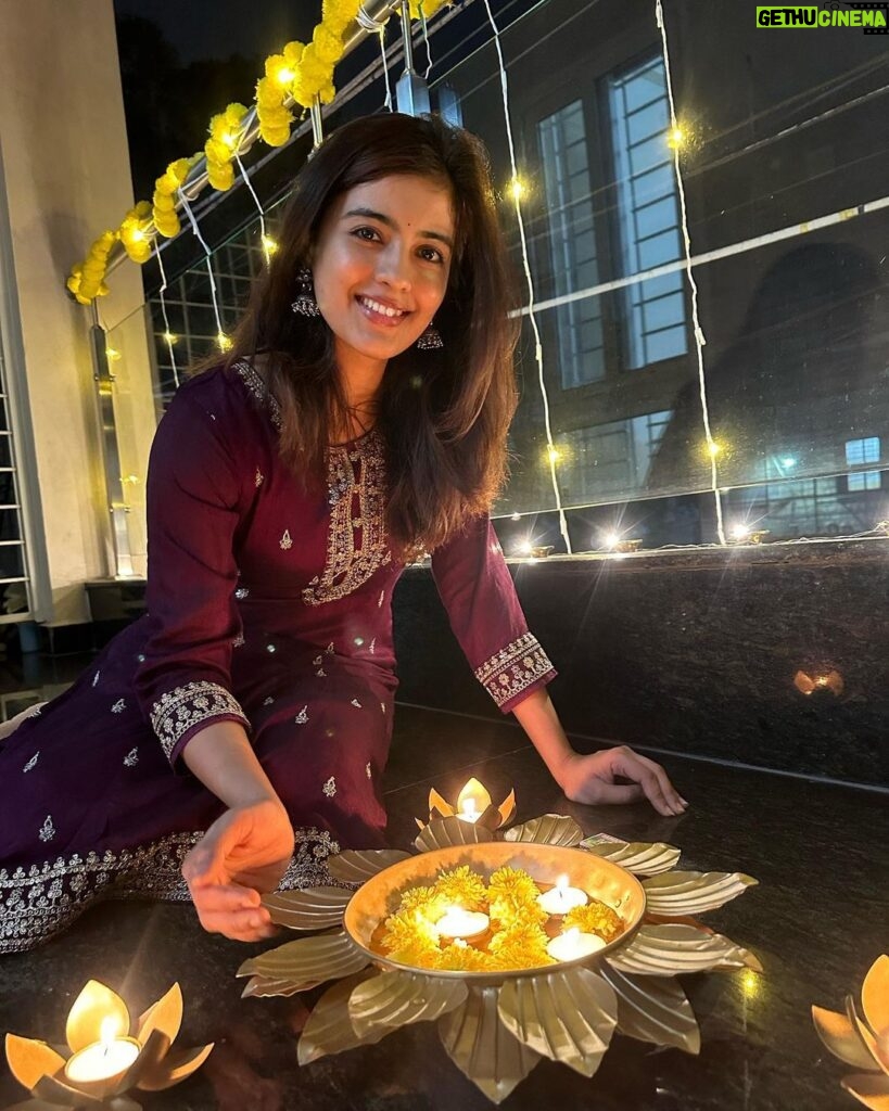 Amritha Aiyer Instagram - Happy Diwali 🪔 Have a brightest year ahead 🪔🪔⭐⭐⭐