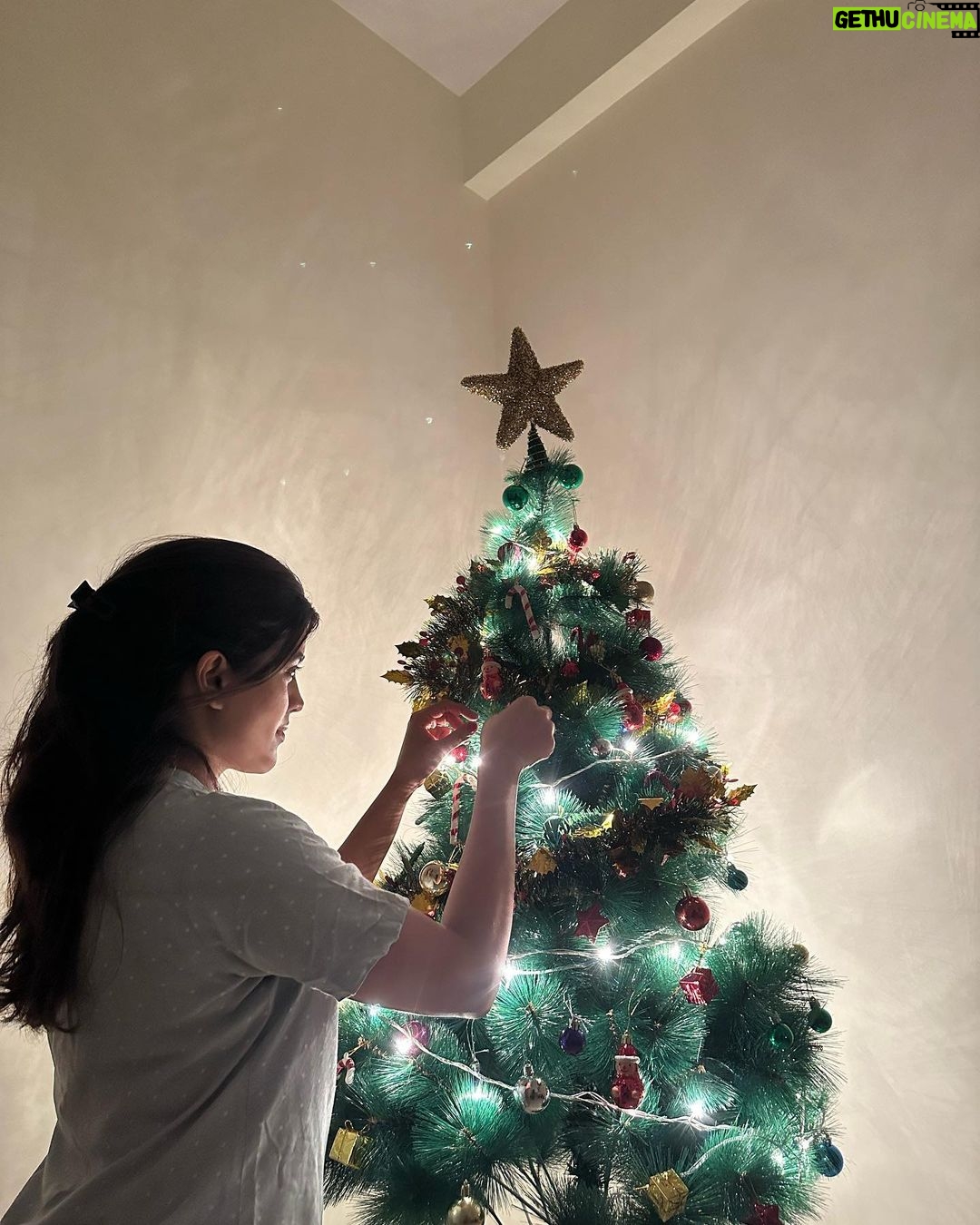 Amritha Aiyer Instagram - It’s that time of the year I always look forward to since childhood ❤️ Merry Christmas everyone 🌲❄️💫