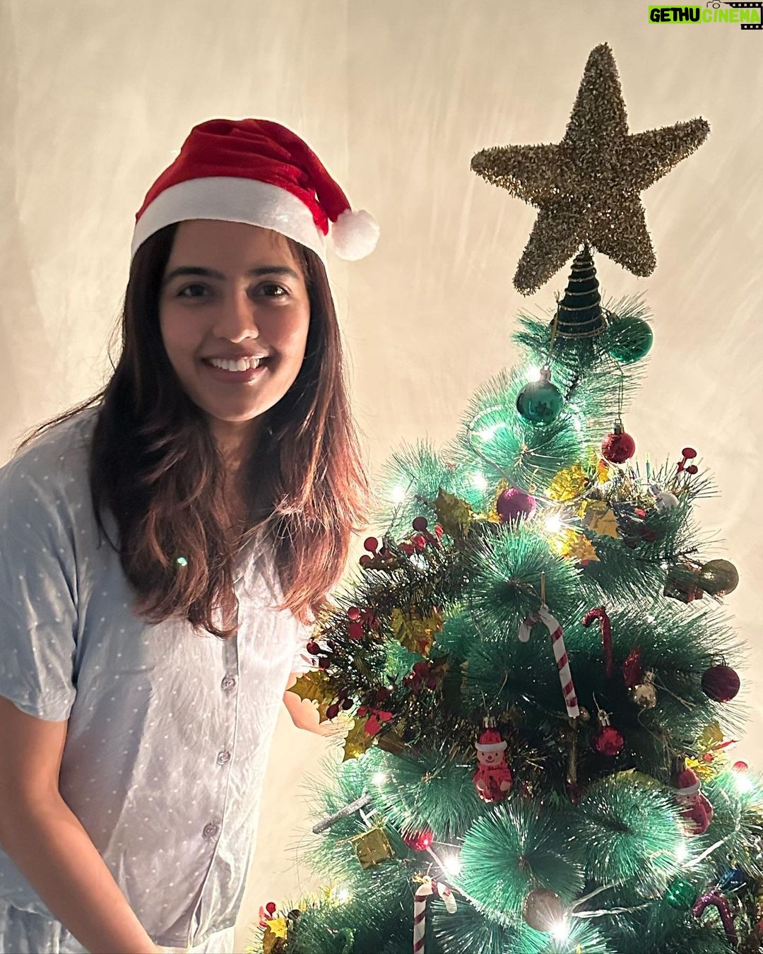 Amritha Aiyer Instagram - It’s that time of the year I always look forward to since childhood ❤️ Merry Christmas everyone 🌲❄️💫