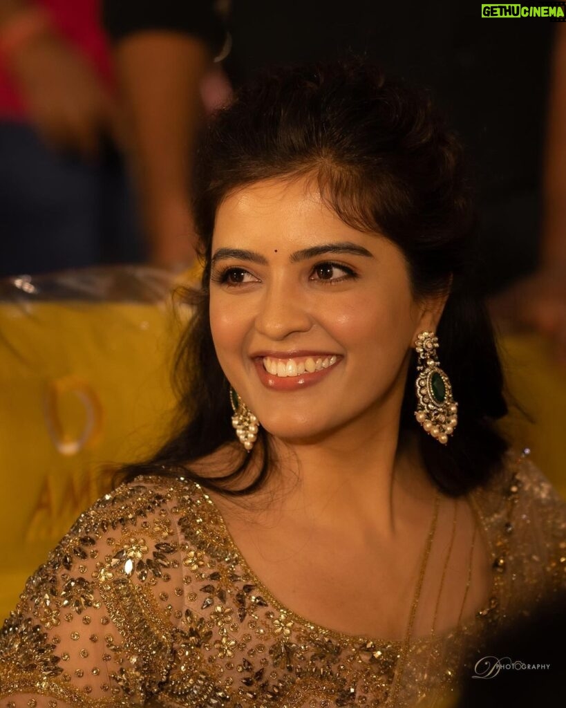 Amritha Aiyer Instagram - All Smiles and happiness loaded when it’s about HANUMAN!!! ☀️☀️☀️💥💥 #hanumanthemovie #hanuman #trailerlaunch 📸- @storiesbydeepu Outfit- @archana.karthick
