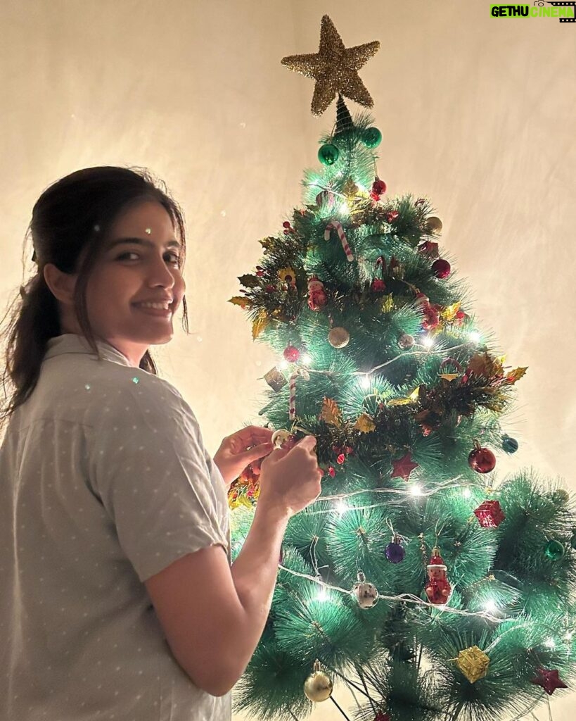 Amritha Aiyer Instagram - It’s that time of the year I always look forward to since childhood ❤ Merry Christmas everyone 🌲❄💫