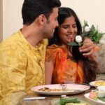 Amruta Deshmukh Instagram - बिग बॉसमुळे बांधली जाणार साताजन्माची गाठ, सोबतीला प्रेक्षकवर्ग आणि फॅमिलीची साथ! शाही विवाहसोहळा पाहायला उत्सुक सारेजण, त्याआधी केलंय राजश्री मराठीने #प्रमृताचं केळवण!!❤️ #प्रमृताचं केळवण आज संध्याकाळी ७.३० वाजता फक्त राजश्री मराठीवर ➡️ Location Courtesy : @craycraftmumbai #PrasadJawade #AmrutaDeshmukh #केळवण #TodaysSpecial #RajshriMarathi