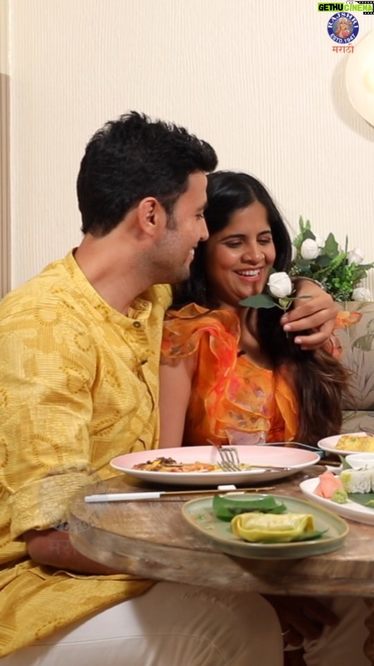 Amruta Deshmukh Instagram - बिग बॉसमुळे बांधली जाणार साताजन्माची गाठ, सोबतीला प्रेक्षकवर्ग आणि फॅमिलीची साथ! शाही विवाहसोहळा पाहायला उत्सुक सारेजण, त्याआधी केलंय राजश्री मराठीने #प्रमृताचं केळवण!!❤️ #प्रमृताचं केळवण आज संध्याकाळी ७.३० वाजता फक्त राजश्री मराठीवर ➡️ Location Courtesy : @craycraftmumbai #PrasadJawade #AmrutaDeshmukh #केळवण #TodaysSpecial #RajshriMarathi