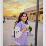 Amruta Deshmukh Instagram - माझे नातेवाईक आत्ता-आत्ता कुठे माझ्या लक्षात रहायला लागले होते आणि अचानक इतक्या families ची माझ्या आयुष्यात entry झाली. जे माझे होस्ट होते..USA मध्ये आमटी भात ते मेक्सिकन सगळं ह्या लोकांनी प्रेमाने दिलं..काहींनी खास सुट्ट्या काढून भूर नेलं..! अशी पण काही लोकं आहेत जी ह्या photos मध्ये नाहीएत पण त्यांच्या प्रेमामुळे ते माझ्या मनात pinned 📌 आहेत..आता ही सगळीच मंडळी instagram वर नाहीत..पण तरी instantly मनात घर करून गेलीयेत..Thank You so much all of you ❤️