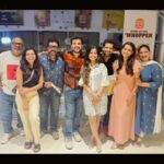 Amruta Deshmukh Instagram - उखाणा no. 2 ! What a fun केळवण..thank you @harshadakhanvilkar @sanjaysjadhav @aashu.g @reshmashinde02 @anaghaa_atul @suyashtlk 🥹♥️ @prasadjawade 😘 Farzi Cafe, Oberoi Mall