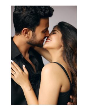 Amruta Deshmukh Instagram - "I came here tonight because when you realize you want to spend the rest of your life with somebody, you want the rest of your life to start as soon as possible." 
~When Harry Met Sally
•
#Engaged #ForeverTogether 
•
Pictures by: @shrutisbagwe 
Hair and MUA: @saurabh_kapade 
Prasad’s styling: @tanmay_jangam Wearing: @chetansachala