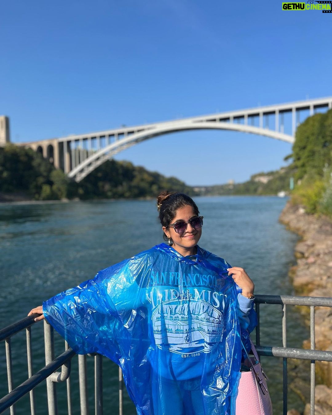 Amruta Deshmukh Instagram - Hear the roar ! See the beauty ! Touch the spray ! 🌊 🌈 अद्भुत #NiagraFalls #MaidOfTheMist #CaveOfTheWinds Niagara Falls, New York