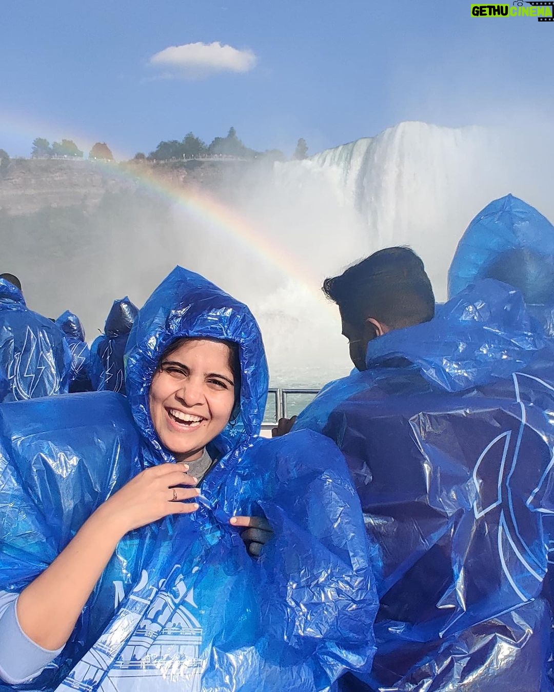 Amruta Deshmukh Instagram - Hear the roar ! See the beauty ! Touch the spray ! 🌊 🌈 अद्भुत #NiagraFalls #MaidOfTheMist #CaveOfTheWinds Niagara Falls, New York