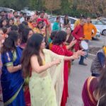 Amruta Deshmukh Instagram - बाप्पा आगमन in Kansas City 🇺🇸 Thank You Kansasकर ..नट्टा-पट्टा करता आला..मजा आली..बाप्पाशी भेट झाली 😍🌺 Kansas City Temple