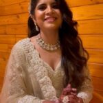 Amruta Deshmukh Instagram – Bride’s review for her makeups, looks is really important… As these are the lifetime moments which is is going to cherish forever❤️
Thanks a ton @khwabeeda_amruta for having me as a makeup artist in your lifetime memory looks for Grahamakh, Mehendi, Haldi and Sangeet…

Definitely you are my star bride✨️✨️✨️✨️✨️
God bless you and Prasad ❤️

@muah @swatighodke_mua_official

#bride #review #makeupreview #airbrush #airbrushmakeup #makeupworld #makeupart #makeupartist #punemakeupartist #pune #Mumbai #reel #trending #trendingreels #swatighodke_mua
