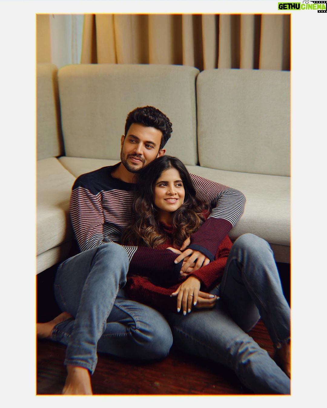 Amruta Deshmukh - 72.2K Likes - Saving a seat for you forever 👫🏻
•
•
Clicked by: @shrutisbagwe
MUA: @saurabh_kapade
Styled by: @tanmay_jangam