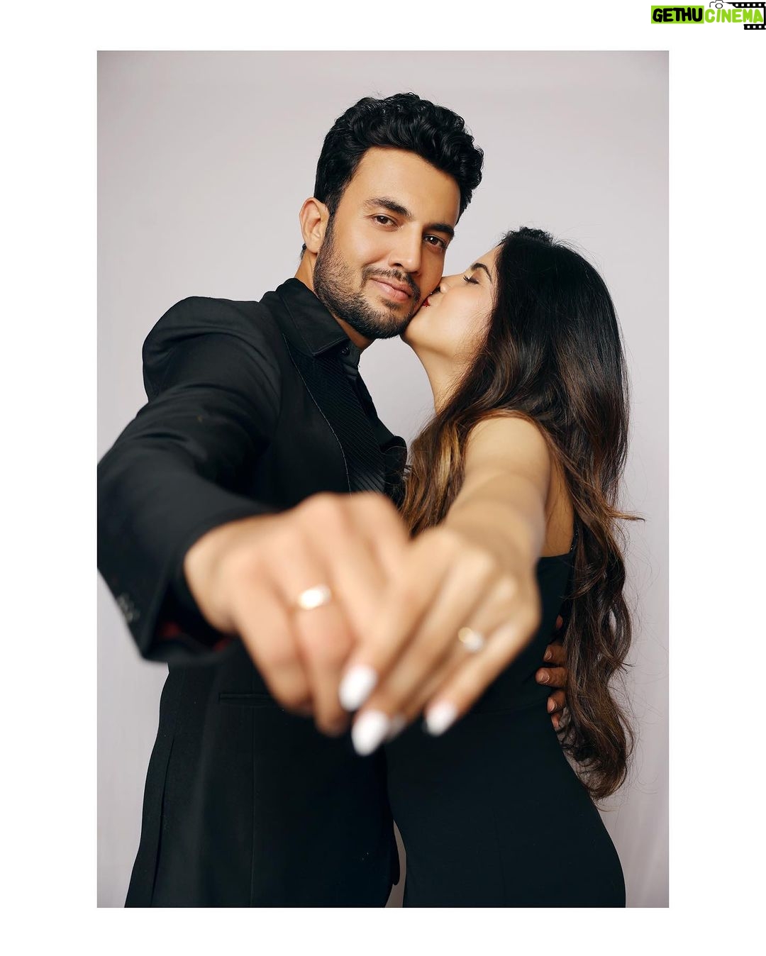 Amruta Deshmukh - 132.2K Likes - "I came here tonight because when you realize you want to spend the rest of your life with somebody, you want the rest of your life to start as soon as possible."
~When Harry Met Sally
•
#Engaged #ForeverTogether
•
Pictures by: @shrutisbagwe
Hair and MUA: @saurabh_kapade
Prasad’s styling: @tanmay_jangam Wearing: @chetansachala