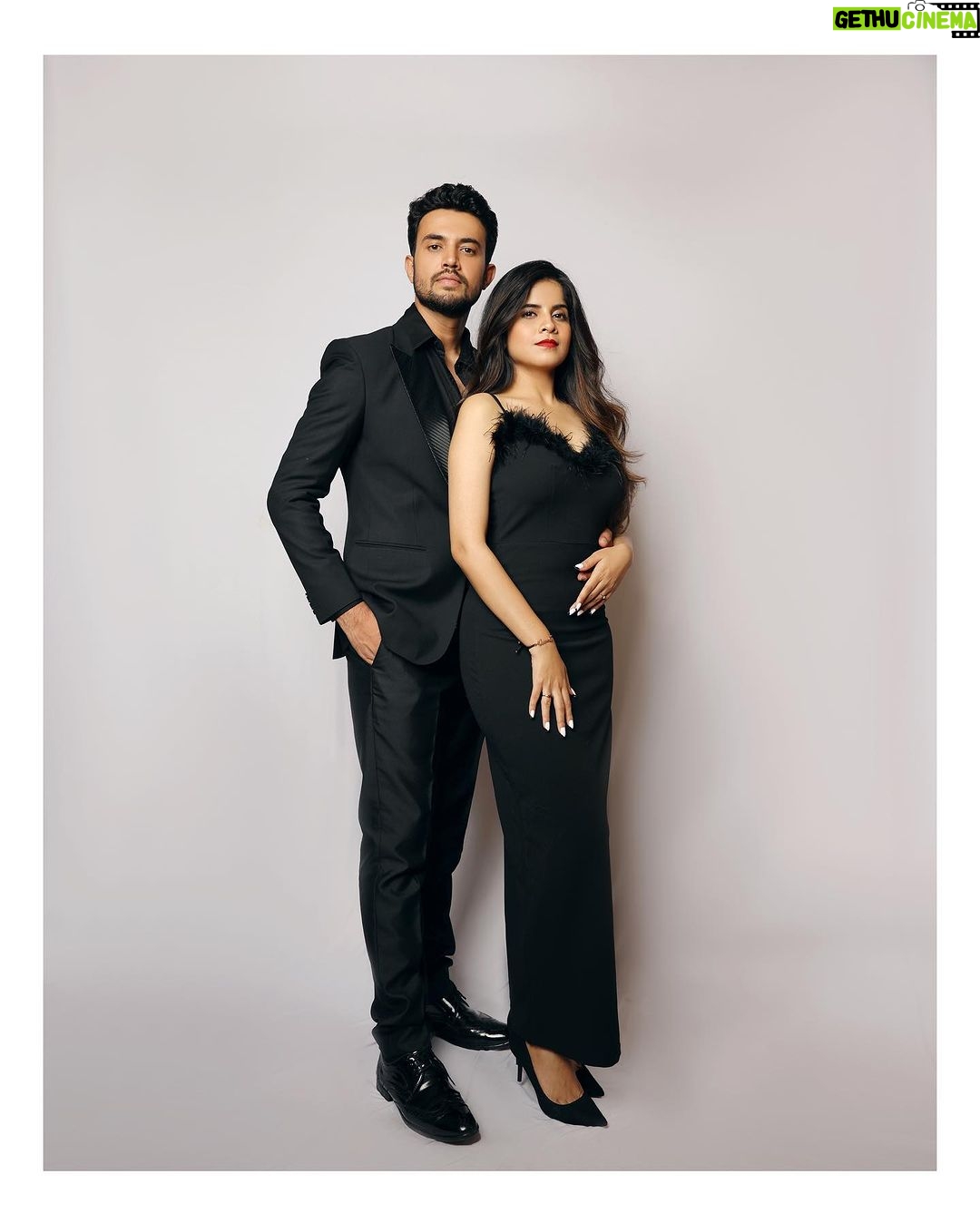 Amruta Deshmukh - 132.2K Likes - "I came here tonight because when you realize you want to spend the rest of your life with somebody, you want the rest of your life to start as soon as possible."
~When Harry Met Sally
•
#Engaged #ForeverTogether
•
Pictures by: @shrutisbagwe
Hair and MUA: @saurabh_kapade
Prasad’s styling: @tanmay_jangam Wearing: @chetansachala