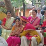 Amruta Deshmukh Instagram - डोळ्यात तूच साजणी!❤️ फुलांच्या पाकळ्या असलेलं खास मंगळसूत्र! संपूर्ण लग्न सोहळा Exclusive पहा फक्त राजश्री मराठीवर! #प्रमृता #PrasadAmruta #PrasadJawade #AmrutaDeshmukh #प्रमृताचंलग्न #WeddingLook #RajshriMarathiExclusive
