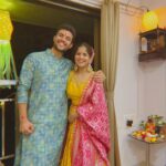 Amruta Deshmukh Instagram - तुम्हाला व तुमच्या परिवाराला दिवाळीच्या हार्दिक शुभेच्छा ! 🪔🎊🪔🎊 . Amruta’s outfit: @kajreeretail Prasad’s outfit: @suvidhafashion Clicked by: our dearest @tanmay_jangam 🕺🏼 Mumbai, Maharashtra