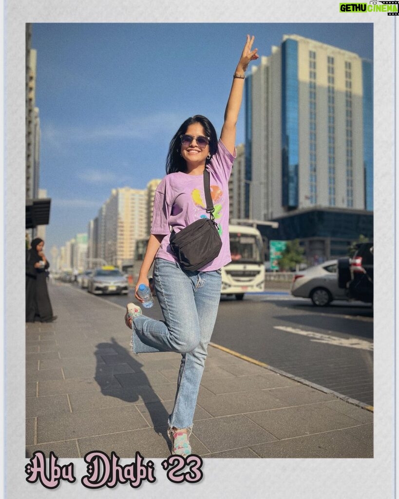Amruta Deshmukh Instagram - दिवाळीची सुरवात अबु धाबीमध्ये झाली..लक्ष्मी मिळाली..पण आता पूजन होणार नारायणासोबत ! 🤭😁 Abu Dhabi, United Arab Emirates