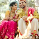 Amruta Deshmukh Instagram – नात्यास नाव आपुल्या देऊ नकोस काही..
सा-याच चांदण्याची जगतास जाण नाही..
ना तालराग यांच्या बंधात बांधलेला..
स्वरमेघ मंजूळांचा बरसे दिशात दाही..!
.
.
Pictures by: @surajpatel.in 
MUA: @saurabh_kapade 
Hair by : @nilampatel12 
Amruta’s outfit: customised blouse by : @nishfash_design_studio 
Jewellery by: @jizajewellerystudio 
Gold necklace by: @albadiajewelry 
Prasad’s outfit: styled by: @tanmay_jangam 
Prasad’s locket: @kaanksh__desire 
Mehendi by: @kkanchan_mehendi_ 
Nails by: @maytri_nails_pune 
Mundavlya by: @tanuleecreations 
Decor by: @panachedecorsofficial 
Venue: Nature Fun Resort, Kalote.