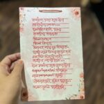 Amruta Deshmukh Instagram - माझ्या स्वरचित कवितेला, आमच्या लग्नाच्या पत्रिकेवर हस्तलिखित रूप दिल्याबद्द्ल @hastalikhit तुला खूप खूप प्रेम मित्रा ! 💕 🖊️ #Latepost