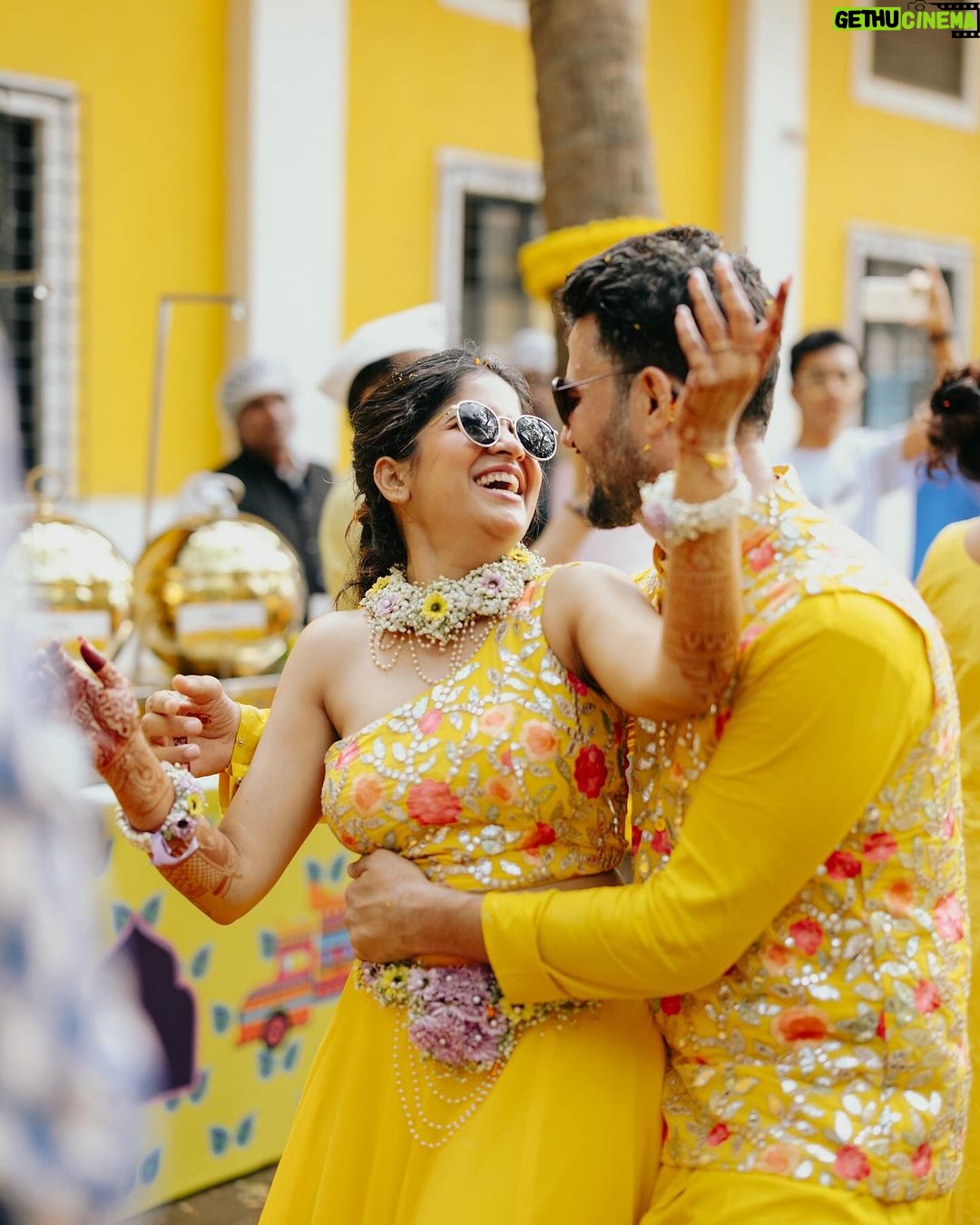 Amruta Deshmukh - 97.6K Likes - Our future so bright 🌞 You gotta need shades 😎
#HaldiScenes #Yellowजीसनमहमआगये
Thank you @designer_kazbee for the brightest Haldi outfits!
•
📸 @surajpatel.in
MUA: @swatighodke_mua_official
Styled by: @tanmay_jangam
Floral jewellery by: @floralart_byanushka