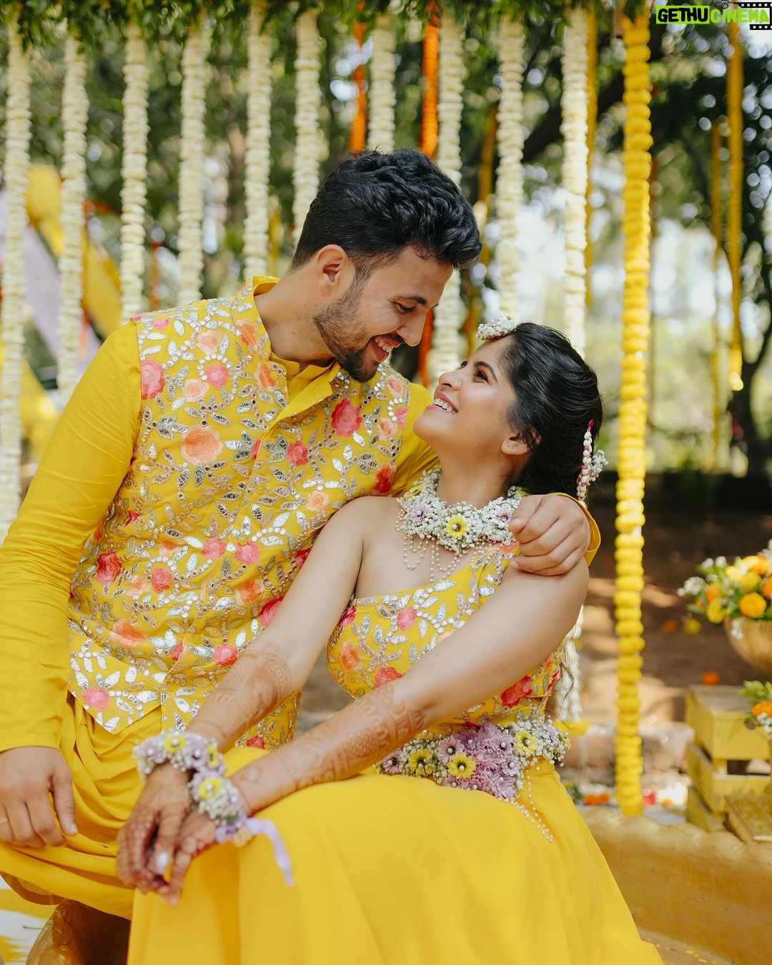 Amruta Deshmukh - 97.6K Likes - Our future so bright 🌞 You gotta need shades 😎
#HaldiScenes #Yellowजीसनमहमआगये
Thank you @designer_kazbee for the brightest Haldi outfits!
•
📸 @surajpatel.in
MUA: @swatighodke_mua_official
Styled by: @tanmay_jangam
Floral jewellery by: @floralart_byanushka