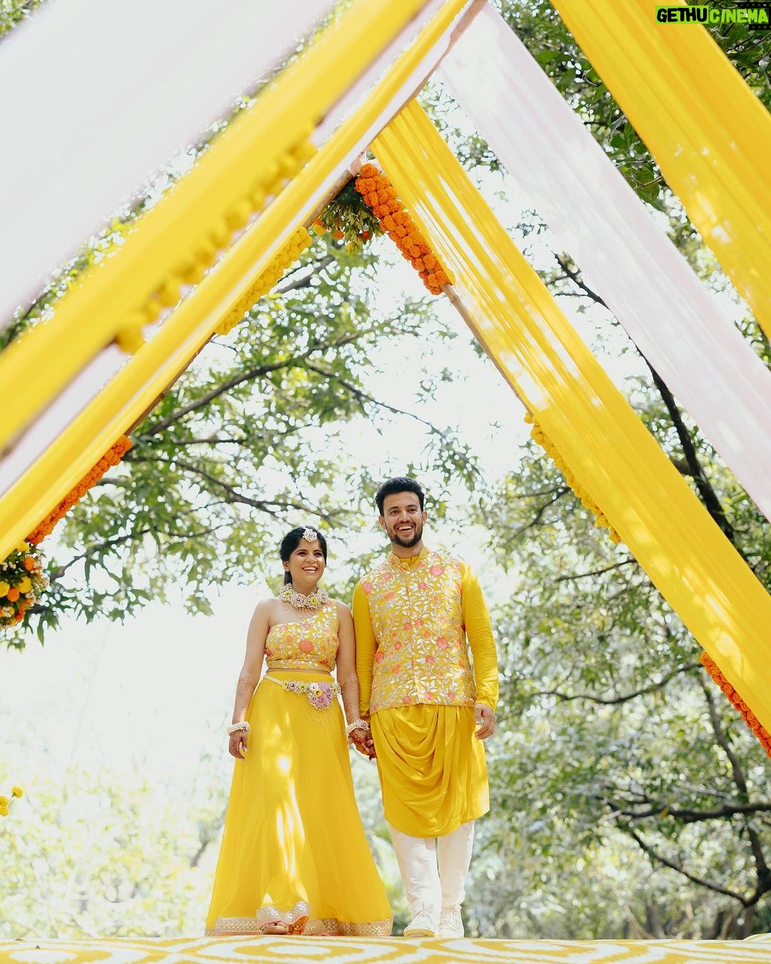 Amruta Deshmukh - 97.6K Likes - Our future so bright 🌞 You gotta need shades 😎
#HaldiScenes #Yellowजीसनमहमआगये
Thank you @designer_kazbee for the brightest Haldi outfits!
•
📸 @surajpatel.in
MUA: @swatighodke_mua_official
Styled by: @tanmay_jangam
Floral jewellery by: @floralart_byanushka