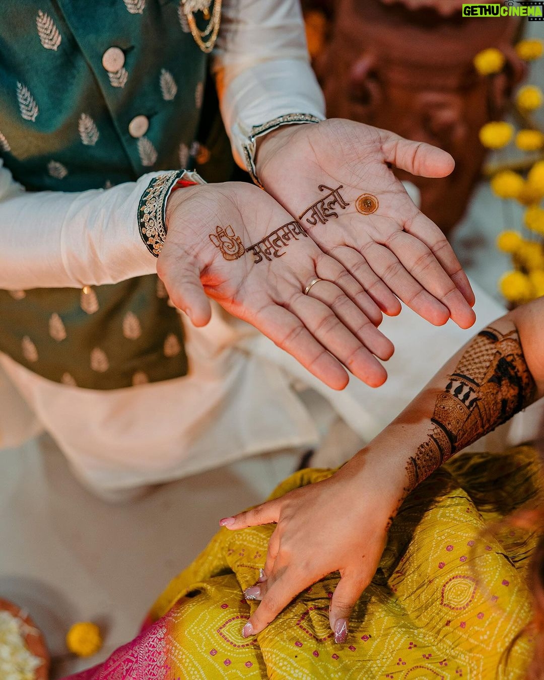 Amruta Deshmukh - 88K Likes - A timeless tradition of beauty.. Mehndi ✨✨
Spent 4 hrs for my Mehendi and then @prasadjawade shows up and steals the show 🥹🫶🏻
•
Extraordinary Mehendi by @kkanchan_mehendi_
Beautiful floral jewellery by: @floralart_byanushka
Prettiest decor by : @decorbyketan
Outfits: @suvidhafashion | styled by: @tanmay_jangam
Supreme MUA: @swatighodke_mua_official
📸 @themerrymakers.in 🫶🏻