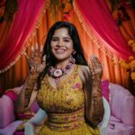 Amruta Deshmukh Instagram - A timeless tradition of beauty.. Mehndi ✨✨ Spent 4 hrs for my Mehendi and then @prasadjawade shows up and steals the show 🥹🫶🏻 • Extraordinary Mehendi by @kkanchan_mehendi_ Beautiful floral jewellery by: @floralart_byanushka Prettiest decor by : @decorbyketan Outfits: @suvidhafashion | styled by: @tanmay_jangam Supreme MUA: @swatighodke_mua_official 📸 @themerrymakers.in 🫶🏻
