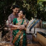 Amruta Deshmukh Instagram - ग्रहमख ✨✨ • • Navvari: gifted by my mavshi 🫶🏻 Prasad’s outfit: @suvidhafashion | styled by : @tanmay_jangam 📸 : @themerrymakers.in Jewellery: @jizajewellerystudio MUA: @swatighodke_mua_official