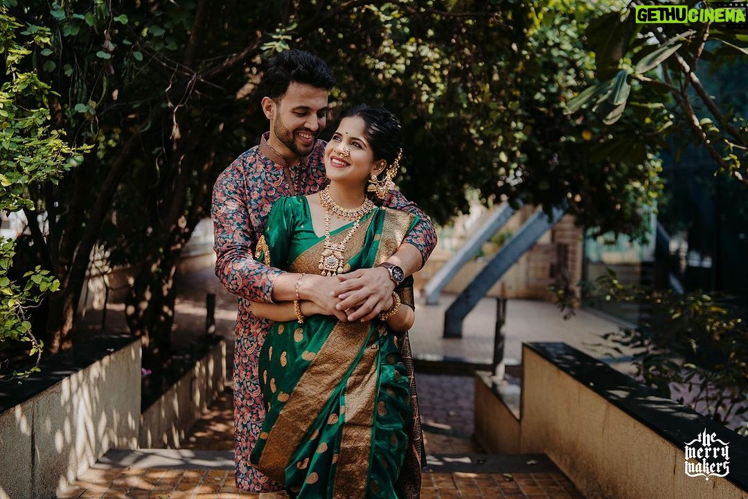 Amruta Deshmukh - 111K Likes - ग्रहमख ✨✨
•
•
Navvari: gifted by my mavshi 🫶🏻
Prasad’s outfit: @suvidhafashion | styled by : @tanmay_jangam
📸 : @themerrymakers.in
Jewellery: @jizajewellerystudio
MUA: @swatighodke_mua_official
