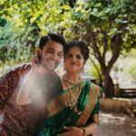 Amruta Deshmukh Instagram - ग्रहमख ✨✨ • • Navvari: gifted by my mavshi 🫶🏻 Prasad’s outfit: @suvidhafashion | styled by : @tanmay_jangam 📸 : @themerrymakers.in Jewellery: @jizajewellerystudio MUA: @swatighodke_mua_official