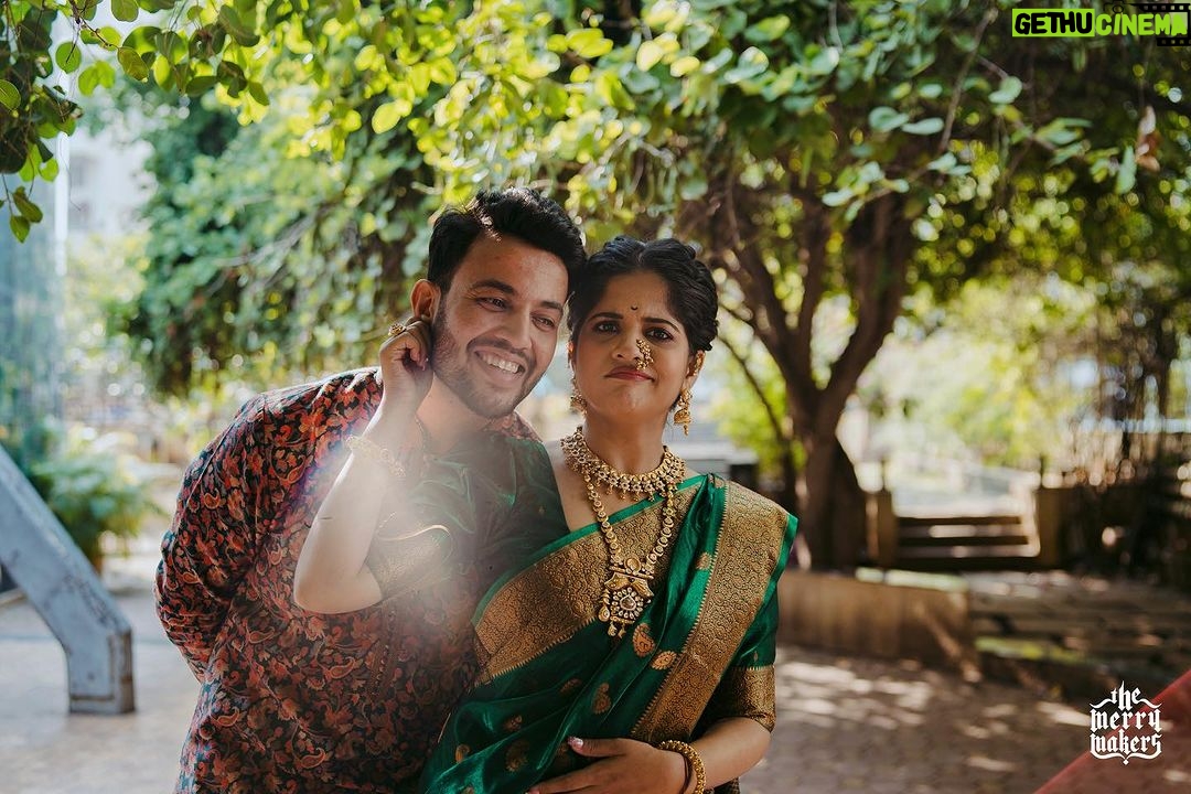 Amruta Deshmukh - 111K Likes - ग्रहमख ✨✨
•
•
Navvari: gifted by my mavshi 🫶🏻
Prasad’s outfit: @suvidhafashion | styled by : @tanmay_jangam
📸 : @themerrymakers.in
Jewellery: @jizajewellerystudio
MUA: @swatighodke_mua_official