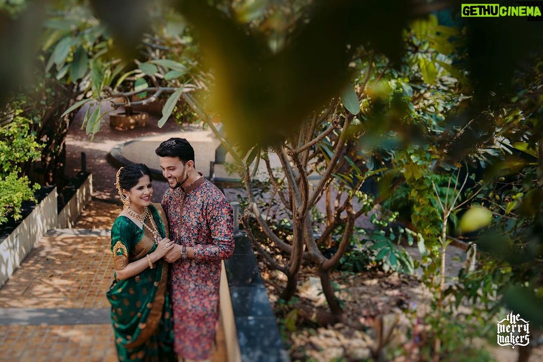 Amruta Deshmukh - 111K Likes - ग्रहमख ✨✨
•
•
Navvari: gifted by my mavshi 🫶🏻
Prasad’s outfit: @suvidhafashion | styled by : @tanmay_jangam
📸 : @themerrymakers.in
Jewellery: @jizajewellerystudio
MUA: @swatighodke_mua_official