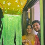 Amruta Deshmukh Instagram - तुम्हाला व तुमच्या परिवाराला दिवाळीच्या हार्दिक शुभेच्छा ! 🪔🎊🪔🎊 . Amruta’s outfit: @kajreeretail Prasad’s outfit: @suvidhafashion Clicked by: our dearest @tanmay_jangam 🕺🏼 Mumbai, Maharashtra