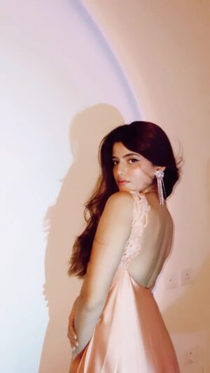 Anahita Bhooshan Instagram - 📽️
.
Gown: @riddhijainlabel 
Styling: @styling.your.soul