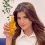 Anahita Bhooshan Instagram – So I decided to try the all new renovated @lorealparis Extraordinary Oil Serum and I absolutely love how my hair feels! I love that it helps eliminate the frizz completely and also helps protect against UV, humidity and pollution. Infused with the goodness of 6 different floral oils, this serum makes my hair 30% stronger and provides 24H shine and softness! #ExOilSerumToShine

Tags and Hashtags: @lorealparis @amazonfashionin #Collab #ExOilSerumToShine #ExOilSerum #lorealparisindia
