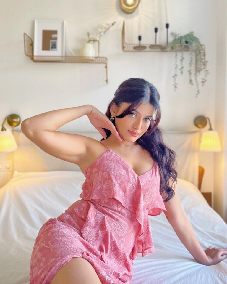 Anahita Bhooshan Instagram - Pretty in pink 🌸